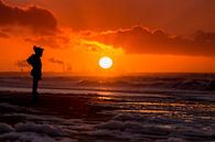 Zonsondergang op Zuiderstrand Den Haag van Rob Kints thumbnail