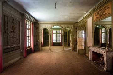 Märchenraum – verlassenes Schloss, Frankreich von Roman Robroek – Fotos verlassener Gebäude