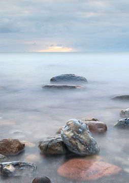 Zonsopgang aan zee van Nils Steiner