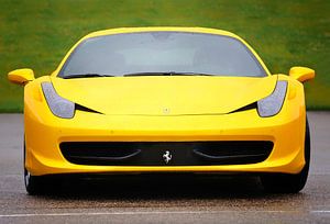 Vue avant de la voiture de sport Ferrari 458 Italia sur Sjoerd van der Wal Photographie