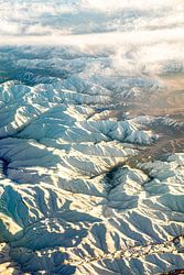 Luftaufnahme Zagros Gebirge im Iran mit weisse Berge und Nebelschleier