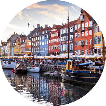 De iconische Nyhavn Kopenhagen in Denemarken van Evert Jan Luchies