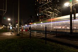 Light trail tram oversteekplaats van Eline Molier