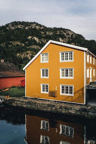 Noorwegen | Geel huis van Sander Spreeuwenberg