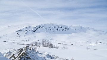 Noors hooggebergte, besneeuwde bergen en landschap van Martin Köbsch