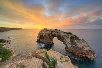 Ein neuer Tag beginnt über Es Pontàs auf Mallorca von Michael Valjak