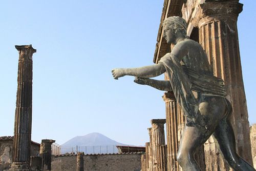 Roman statue in Pompeii