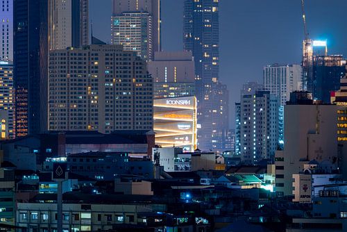 ICONSIAM in een zee van lichtjes