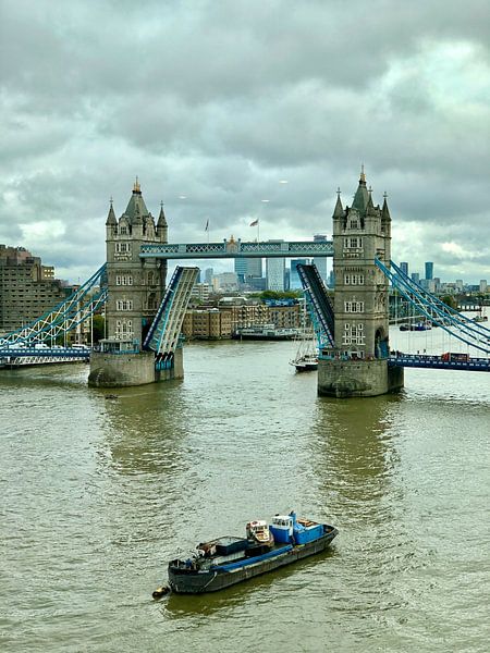 London von Hello Pompoyo