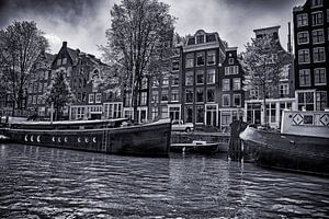 des péniches et des maisons de canal sur le Prinsengracht par une belle journée d'été