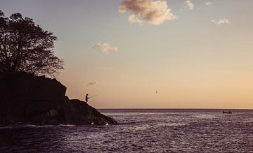 Fishing at sunset sur Bert Broer