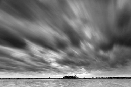 Threatening sky over Leekstermeer (black and white)