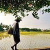 Boer op weg naar zijn Sawah van Eduard Lamping