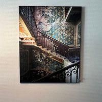 Klantfoto: Trap in Verlaten Boerderij. van Roman Robroek - Foto's van Verlaten Gebouwen, als ArtFrame