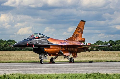 F16 orange à la base aérienne de Volkel