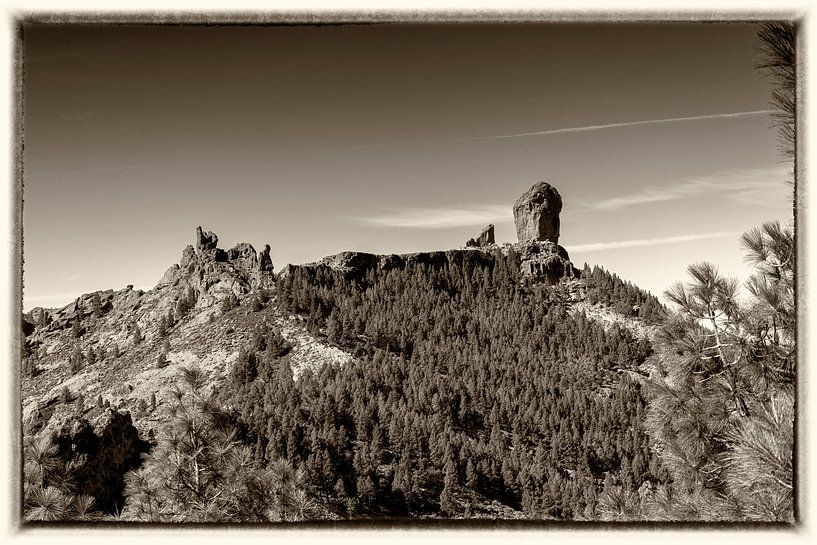Gran Canaria le Roque Nublo et le rocher du &quot;moine&quot;. par Humphry Jacobs