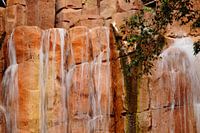 waterval met stromend water