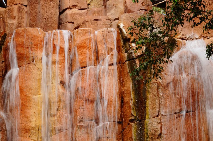 waterval met stromend water by benny schoolmeester