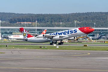 Take-off Edelweiss Airbus A340-300. van Jaap van den Berg