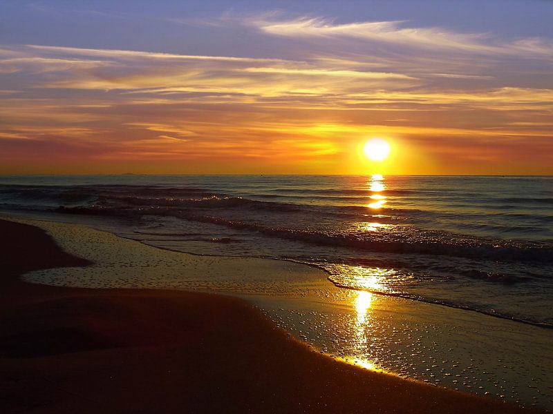 Sonnenaufgang am Meer in Frankreich von Renate Knapp