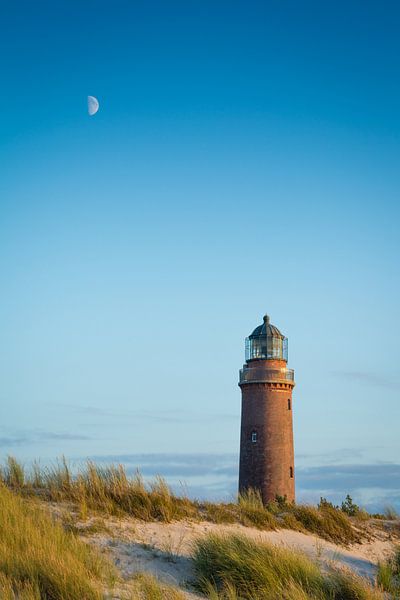 Mond und Leuchtturm von Martin Wasilewski