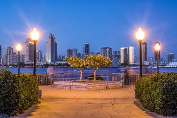 Skyline bei Lampenlicht von Joseph S Giacalone Photography