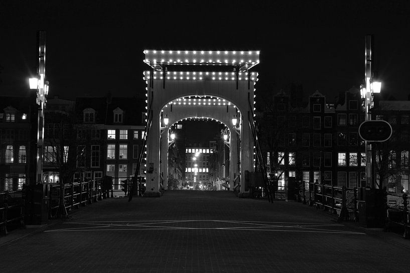 Magere Brug Amsterdam @ Night van Ronald van Kooten