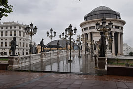 Statue Bridge in the rain 1