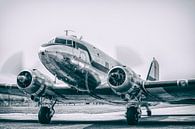 Vintage Douglas DC-3 vliegtuig met draaiende propellers van Sjoerd van der Wal Fotografie thumbnail