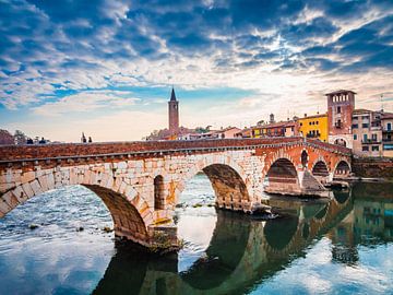 Verona stad met rivier van Mustafa Kurnaz