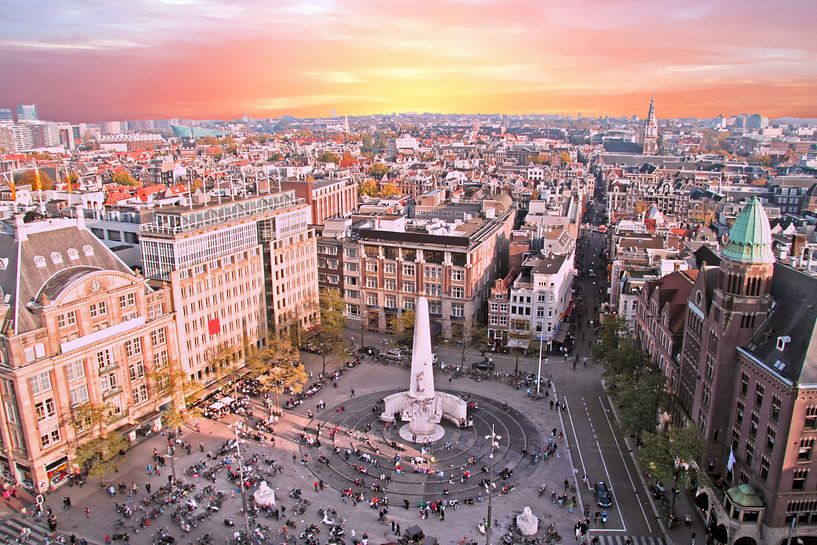 Luchtfoto van de Dam in Amsterdam bij zonsondergang par Eye on You