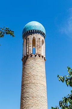 De minaret van het Dorut Tilavat complex in Shahrisabz, Oezbekistan, Centraal Azië van WorldWidePhotoWeb