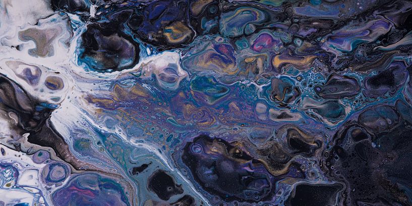 Panorama of liquid colors: Night vibes (purple, gold, black) by Marjolijn van den Berg