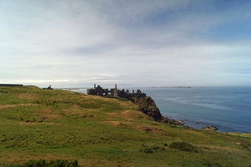 Dunluce Castle is een van de grootste ruïnes van een middeleeuws kasteel in Ierland.