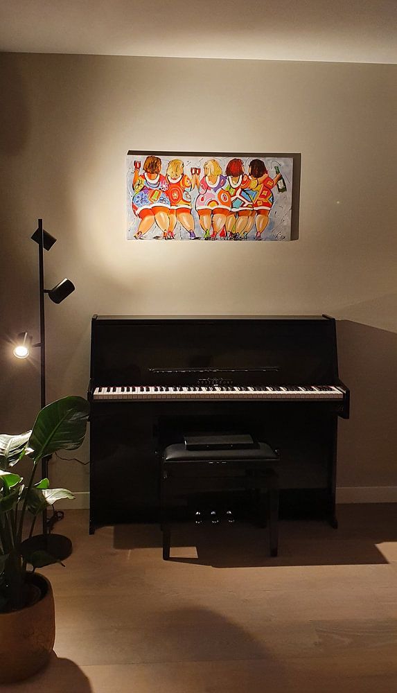 5 Cheering Thick Ladies  by Vrolijk Schilderij 