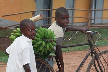Oegandese kinderen  van Puck Peute