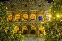 Details der Bögen, die das gigantische Colosseum in Rom - Italien bilden