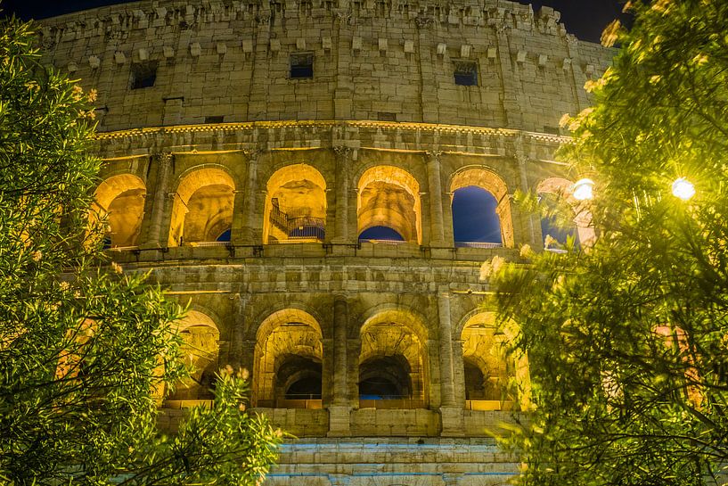 Details der Bögen, die das gigantische Colosseum in Rom - Italien bilden von Castro Sanderson