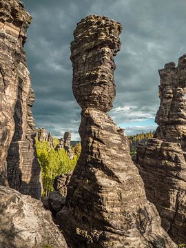 Bielatal, Saksisch Zwitserland - Herculeszuilen met klimmer van Pixelwerk