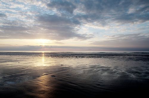 zonsondergang aan zee