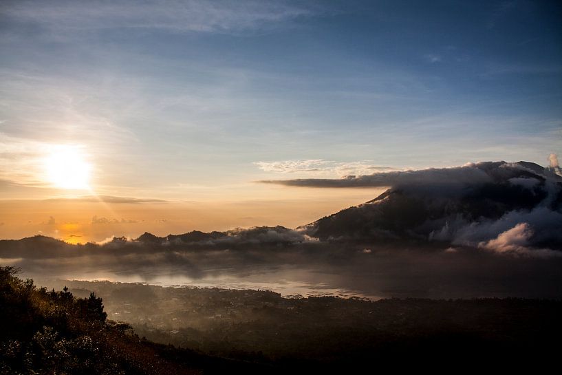 Première lumière sur Agung - Mont Batur, Bali par Inge van Veen
