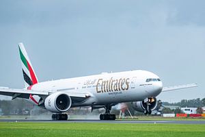 Emirates Airline Boeing 777 landing at Schiphol airport by Sjoerd van der Wal Photography