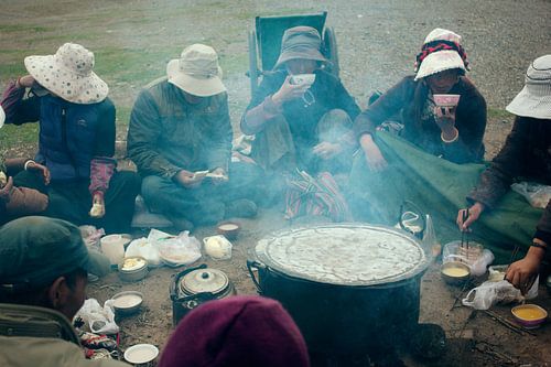 Tibetanen rondom vuur II