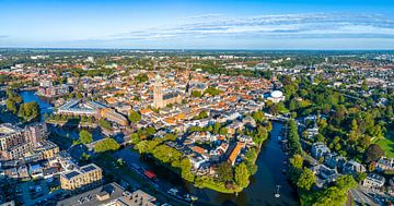 Zwolle luchtfoto tijdens een zomerse zonsondergang