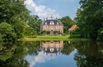 kasteel warmelo in Diepenheim met reflectie in het water