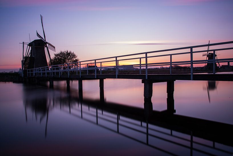 zonsondergang kinderdijk van Ilya Korzelius