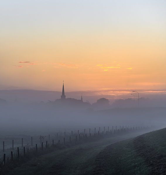 kerk in de mist van Tania Perneel