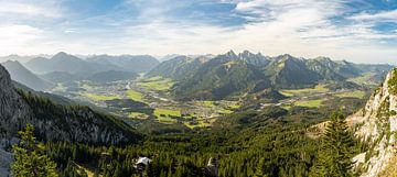 Prachtig bergzicht op Reutte in Tirol van Leo Schindzielorz