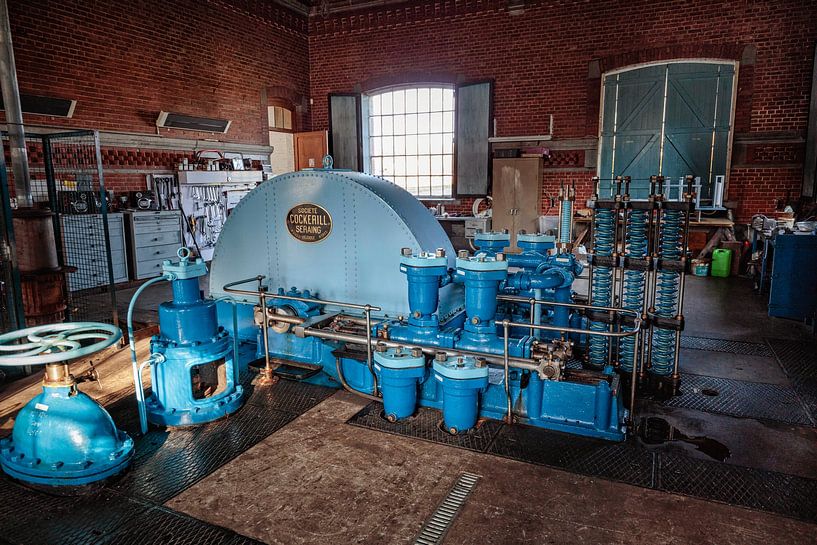 Pump room of the historic ship lift No. 4 in Thieu by Rob Boon