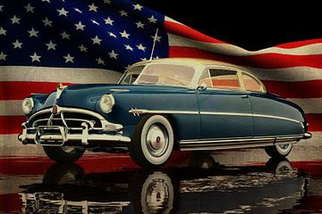 Hudson Hornet 1953 avec drapeau américain